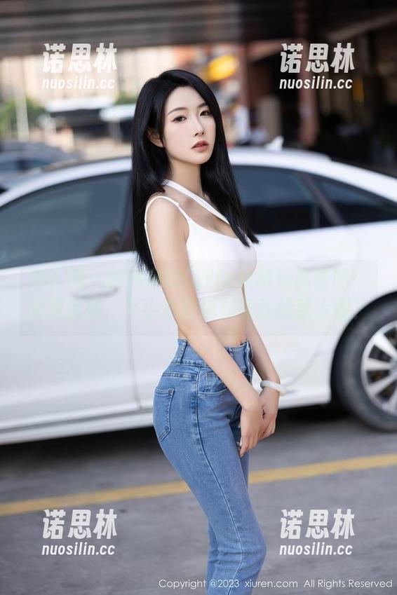 秀人网 - 趁热拿铁latte集结油亮套图：光滑趴体，不小心会反射到我的脸上呢！