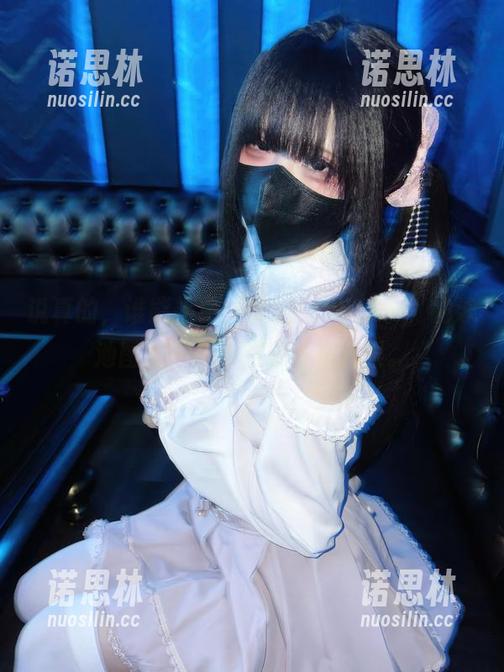 纸悦Etsu_ko 说真的,谁能拒绝“纸悦Etsu_ko”的泳池图库?每次都想多看几眼。