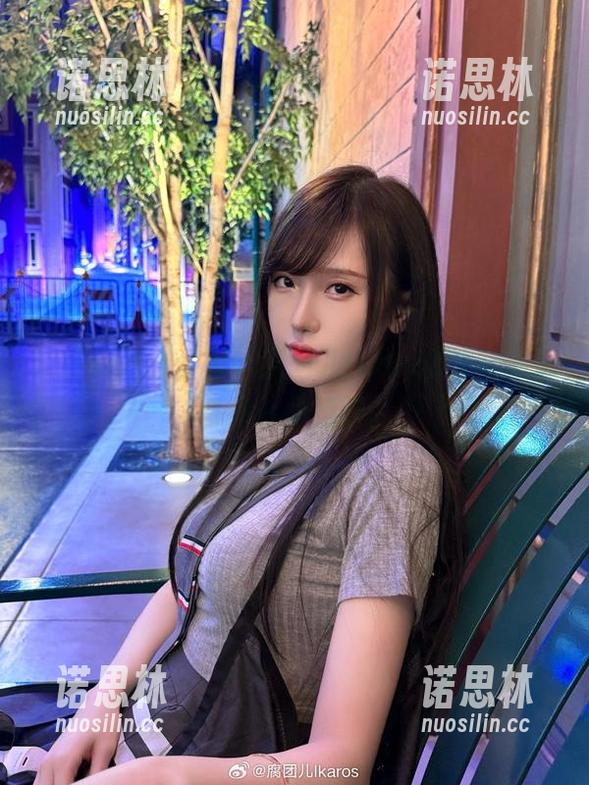 腐团儿Ikaros 校服的高清合集,腐团儿Ikaros的背影总有那么些腼腆。