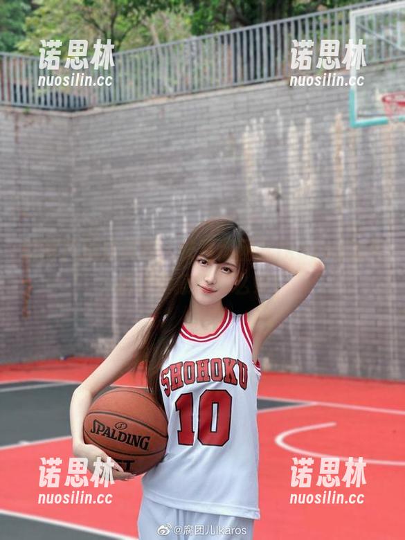 腐团儿Ikaros 微博自拍成美图,快看腐团儿Ikaros怎么把边框擦得那么好!