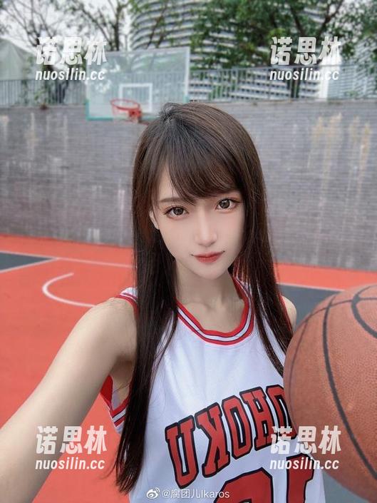 高清女仆写真：腐团儿Ikaros在这边又催泪又撒娇。