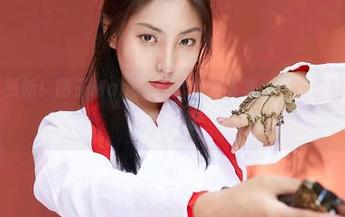 蜜桃社 – 更新！陌子Mandy的泳池写真集，躺着也能让你变身‘水中天使’！
