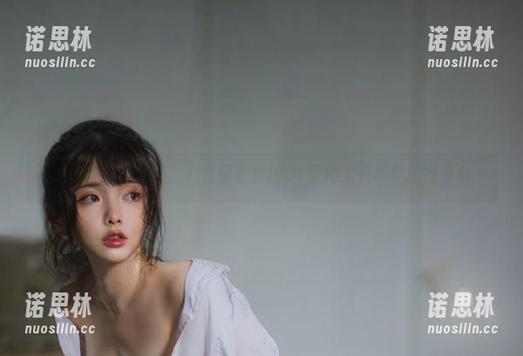 阿寨寨 没有神圣的光环,只有阿寨寨的OL液化上衣和你的好奇心
