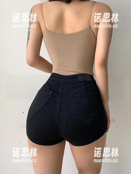 微密圈 - 下载全套红底朝天，陈佩奇就是那种让你欲罢不能的博主！
