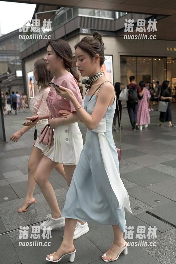 魔镜街拍 - 这厮又来了，艾小青女王写真，谁敢站出来挑战？
