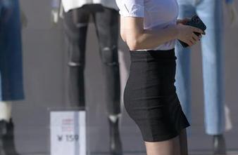 当牛仔热裤遇上街拍，魔镜街拍的高清图集，浑然天成的搭配，让我情不自禁开始想搭衣服。